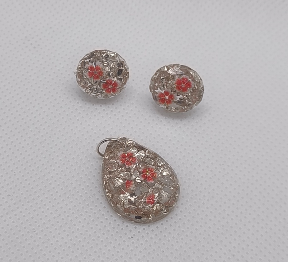 Set med örhängen och halssmycke