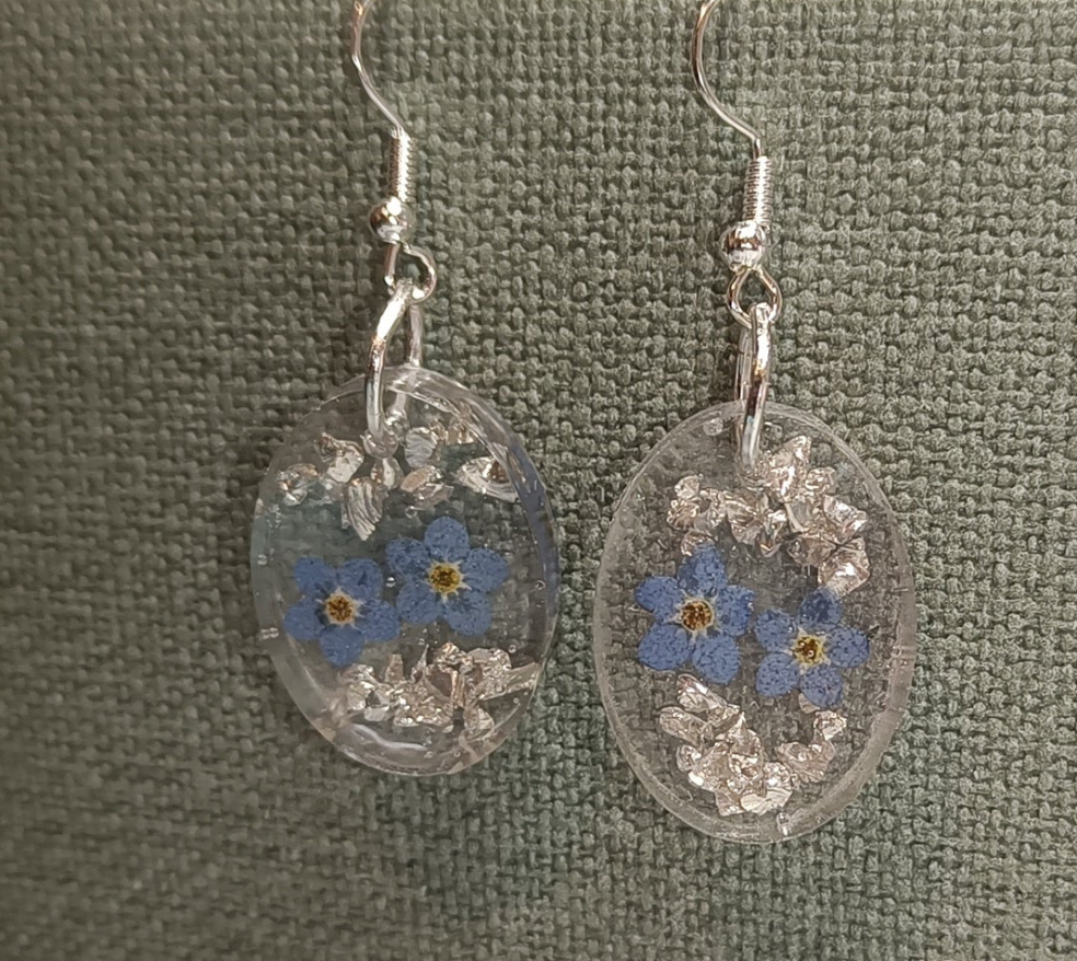 Örhängen med förgätmigej