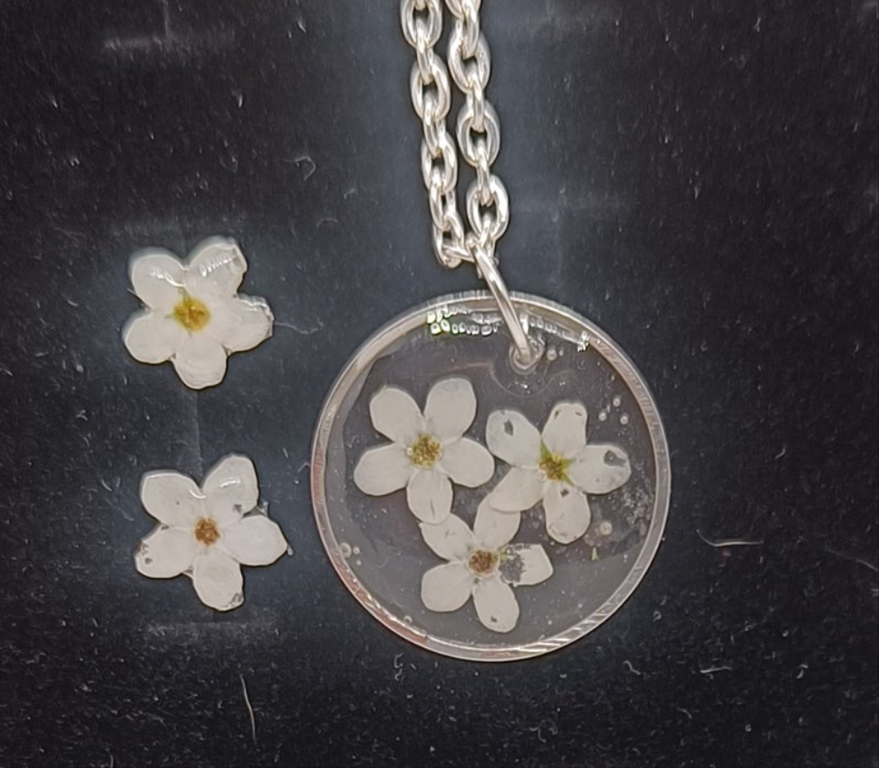 Örhängen och halssmycke