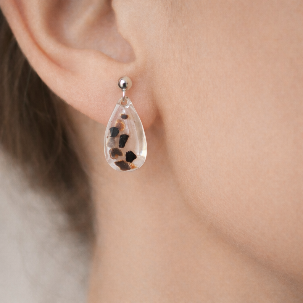 Örhängen och halsband med hematit