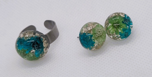 Ring och örhängen med gröna blommor