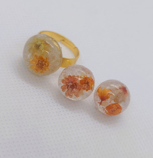 Ring och örhängen med orange blomma