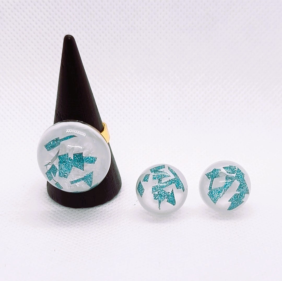 Set med örhängen och ring turkos/vit