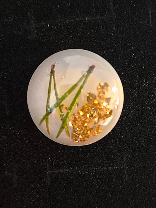 Ring med tallbarr och gullkross