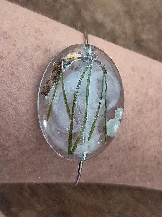 Armband med tallbarr och rök