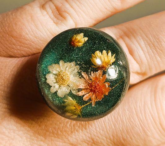 Ring grön med blommor