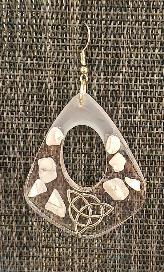 Earrings with white marble pieces