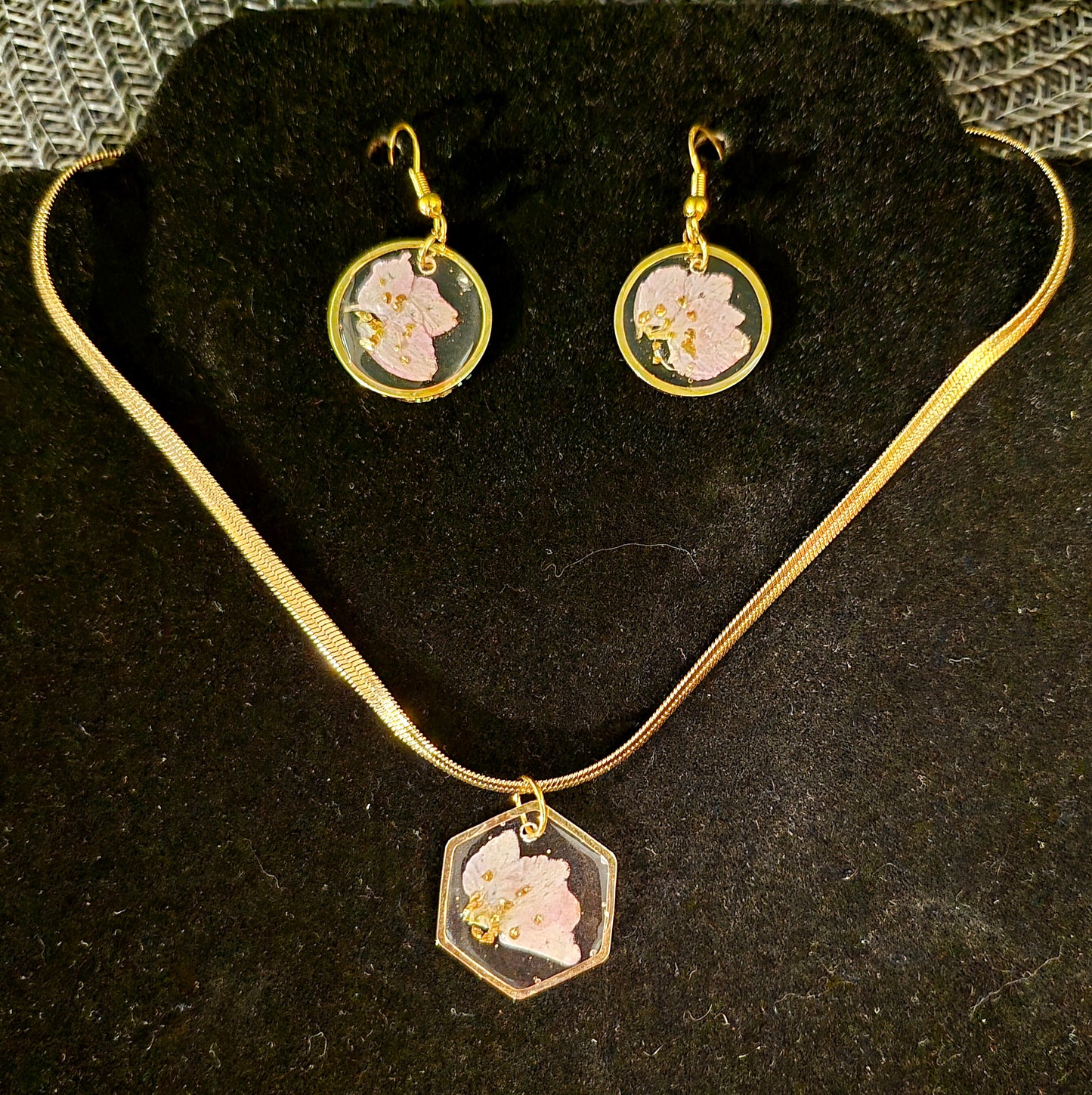 Julerbjudande: Örhängen och halsband 300kr.