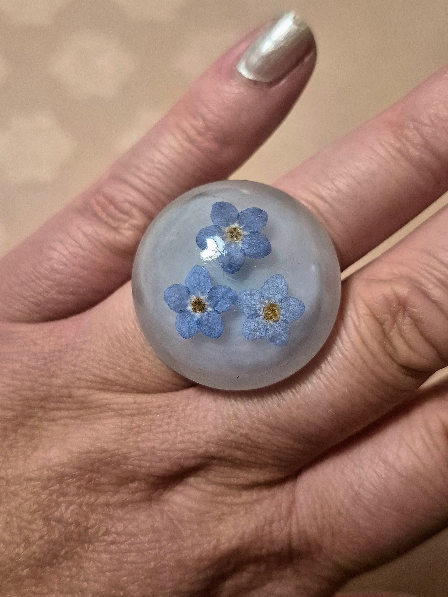 Stor ring med förgätmigej