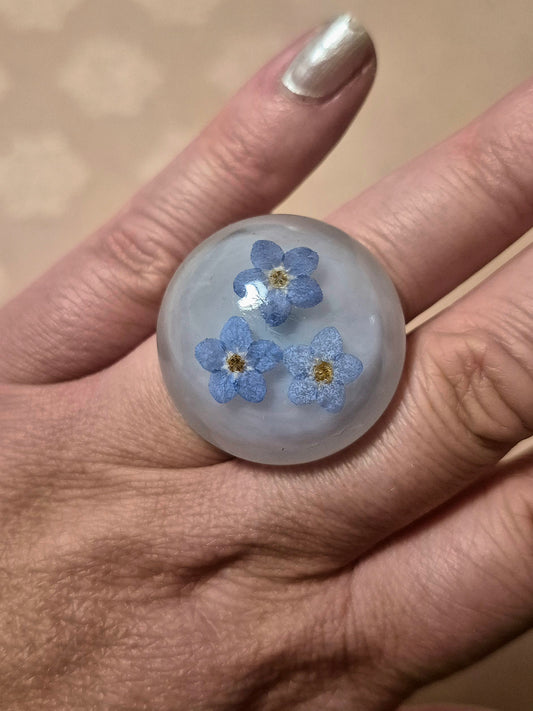 Stor ring med förgätmigej